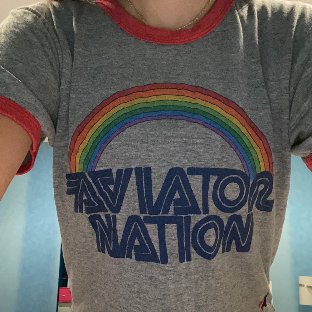 Gray aviator nation tee with rainbow!